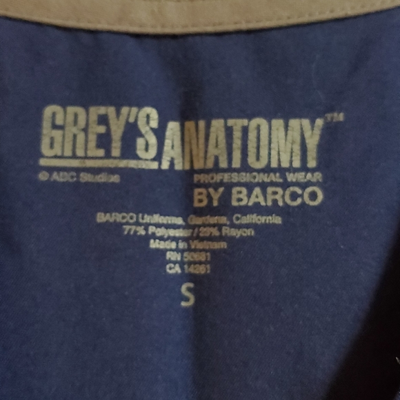 Grey's Anatomy Scrub Top - Picture 4 of 5
